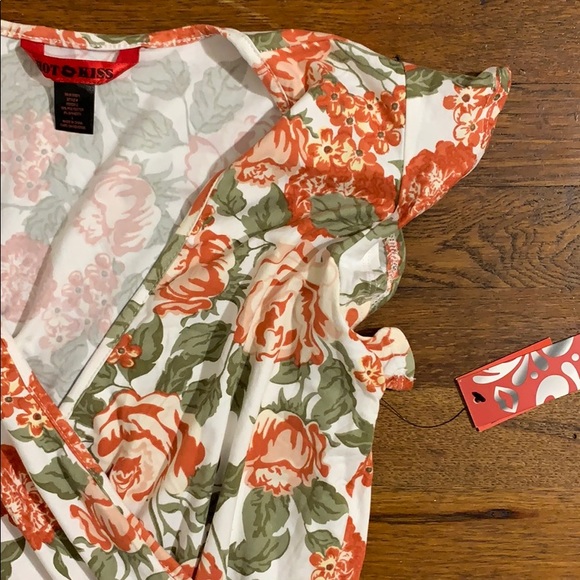 NWT Hot Kiss Size Large floral romper - Picture 2 of 4